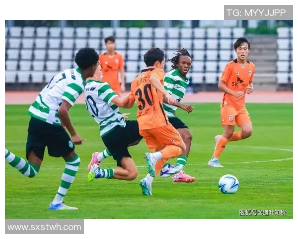 少年球星闪耀绿茵场描绘青春热血追梦与拼搏精神